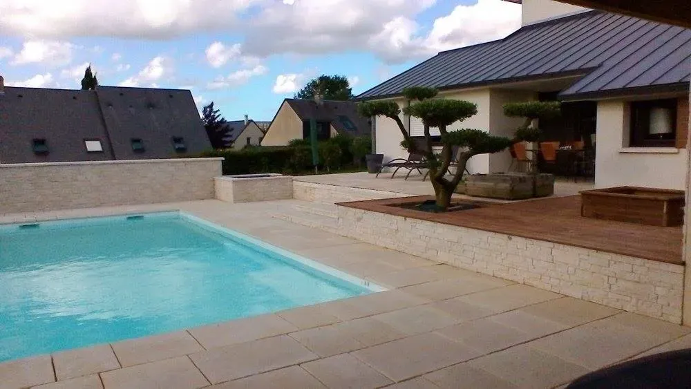 Piscine coque à Saussey