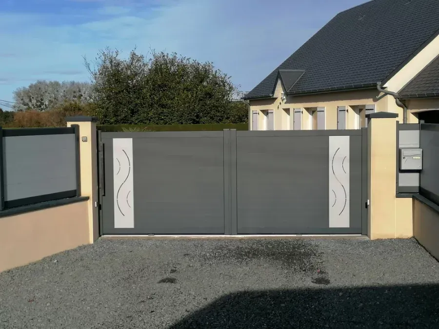 Portail motorisé à Saussey